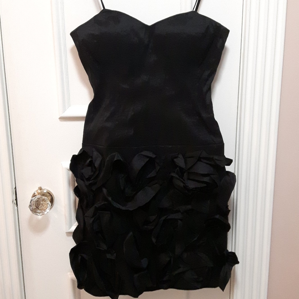 🛍️ Strapless dress with roses
